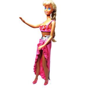 1990 Vintage Hawaiian Fun Barbie #5940 Plus Blanket Roll, Nightie & Brush